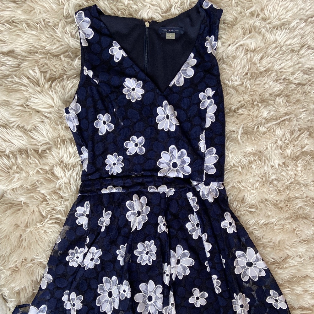 Tommy Hilfiger Daisy Floral V-Neck Midi Dress